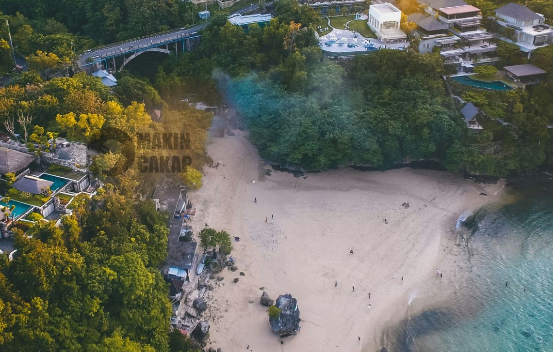 pantai-padang-padang