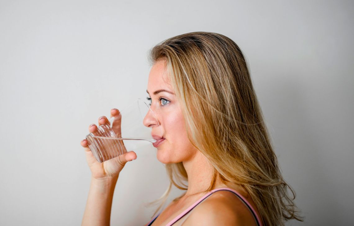 5-Waktu-yang-Ideal-untuk-Minum-Air-Putih