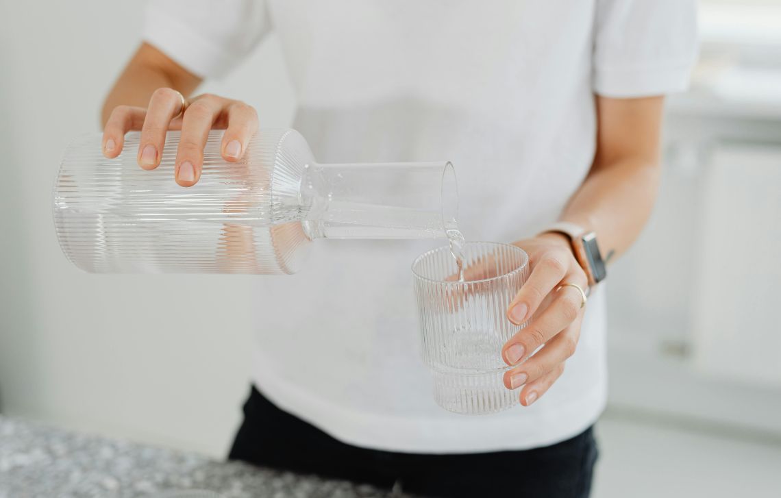 Minum-air-putih-sebelum-makan